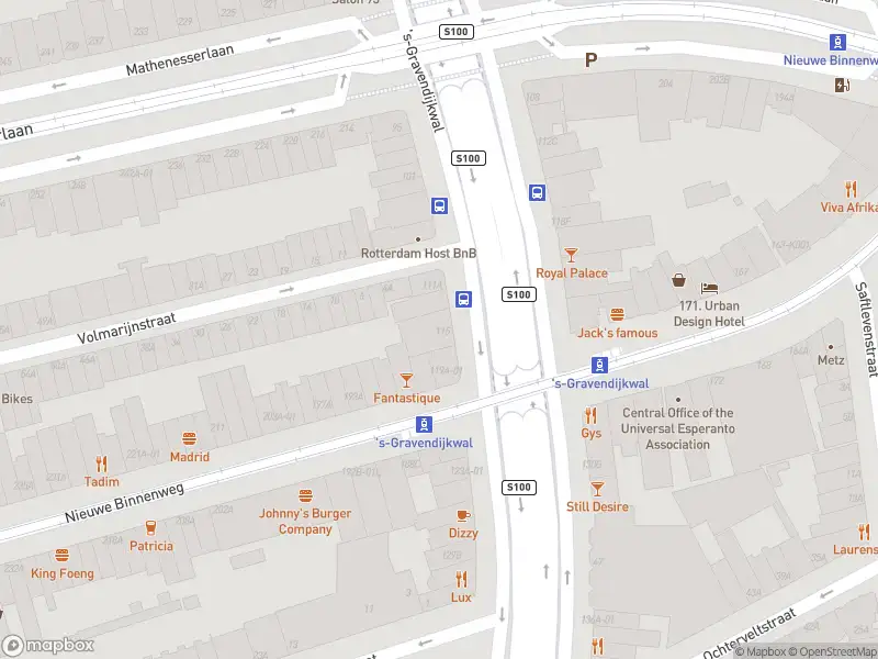 Ambulance met grote spoed naar de 's-Gravendijkwal in Rotterdam