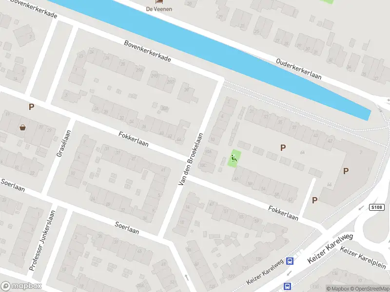 Ambulance met grote spoed naar de Van den Broekelaan in Amstelveen