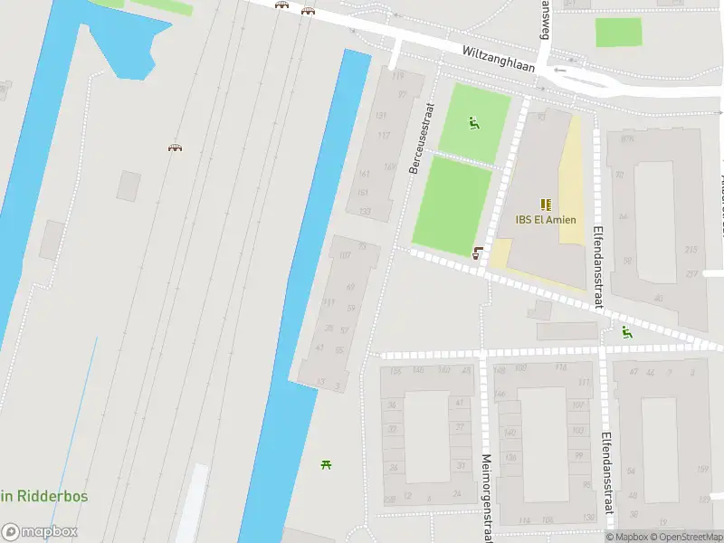 Ambulance met gepaste spoed naar de Berceusestraat in Amsterdam