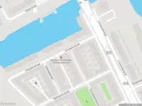 Ambulance met grote spoed naar de Kamerpalmhof in Amsterdam