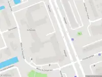 Ambulance met grote spoed naar de Willem de Zwijgerlaan in Vlaardingen