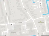 Brandweer met gepaste spoed naar de Schoolstraat in Bedum