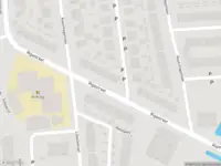 Politie naar de Rigastraat in Lelystad vanwege personen te water