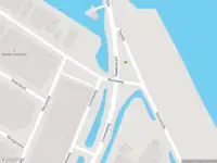 Ambulance met gepaste spoed naar de Zeedijk in Volendam