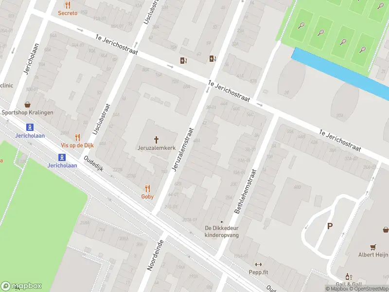 Ambulance met grote spoed naar de Jeruzalemstraat in Rotterdam