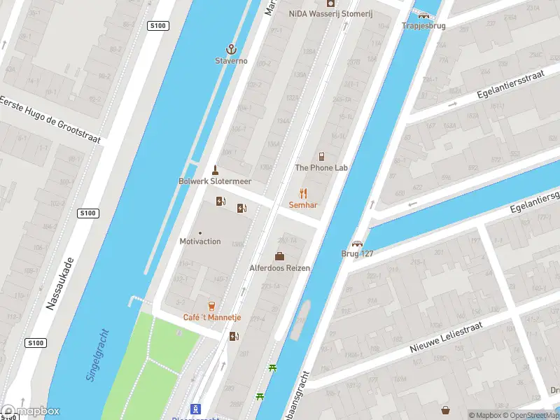 Brandweer met gepaste spoed naar de Nieuwe Egelantiersstraat in Amsterdam