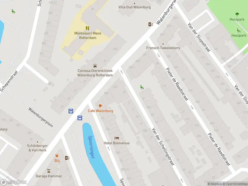 Ambulance met grote spoed naar de Van der Schellingstraat in Rotterdam