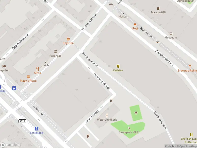 Ambulance met gepaste spoed naar de Benthemstraat in Rotterdam