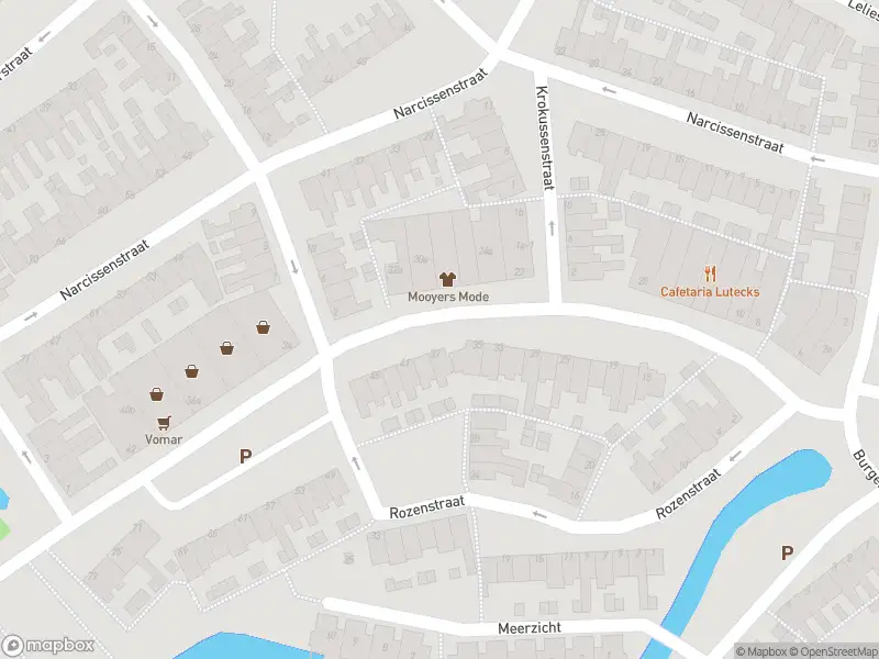 Ambulance met grote spoed naar de Burgemeester van Baarstraat in Volendam