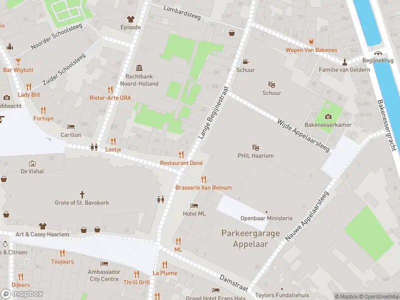 Ambulance met gepaste spoed naar de Klokhuisplein in Haarlem