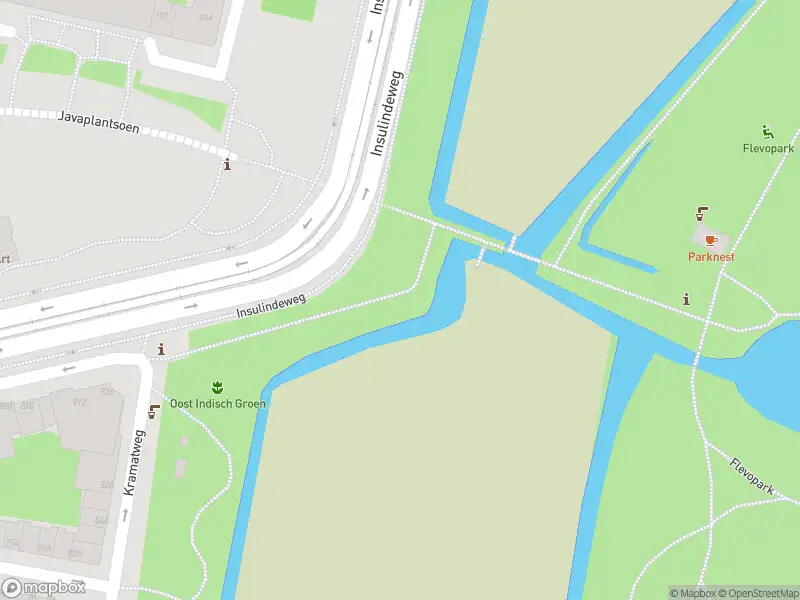 Ambulance met gepaste spoed naar de Kramatweg in Amsterdam