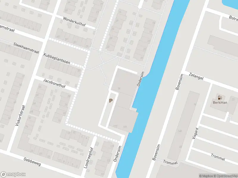 Brandweer met grote spoed naar de Ankerkuilstraat in Hoogvliet Rotterdam vanwege gebouwbrand