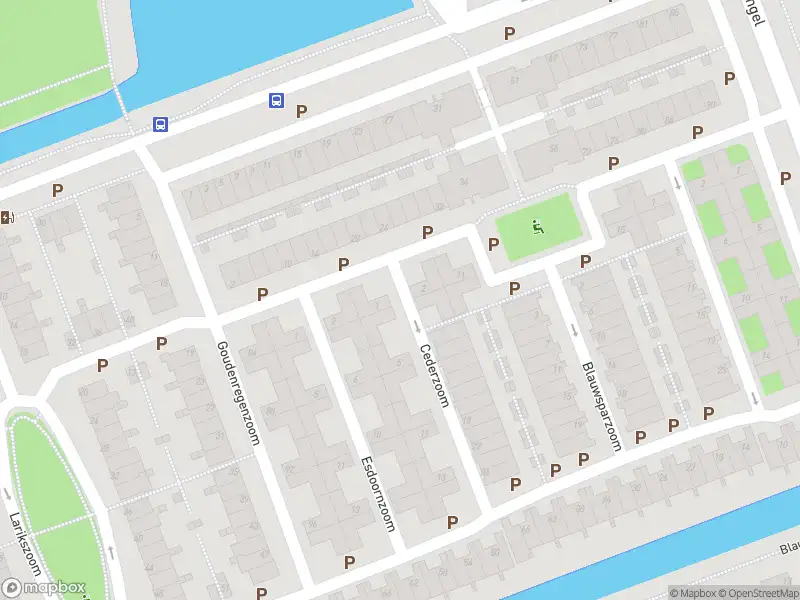 Ambulance met grote spoed naar de Cederzoom in Zoetermeer