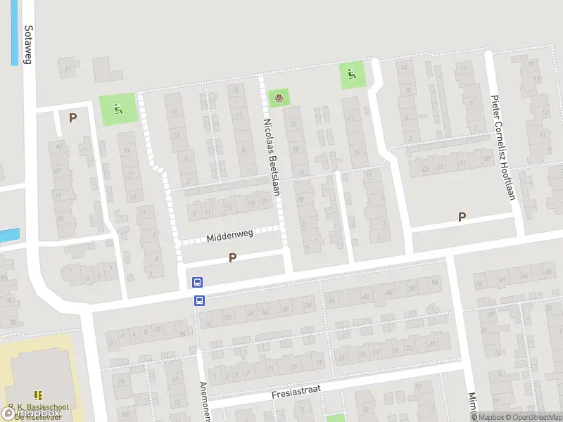 Ambulance met grote spoed naar de Nicolaas Beetslaan in Roelofarendsveen