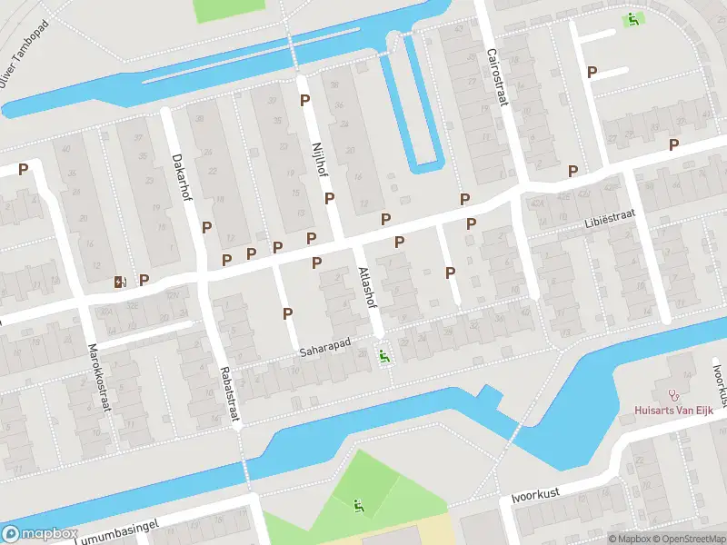 Ambulance met grote spoed naar de Atlashof in Delft