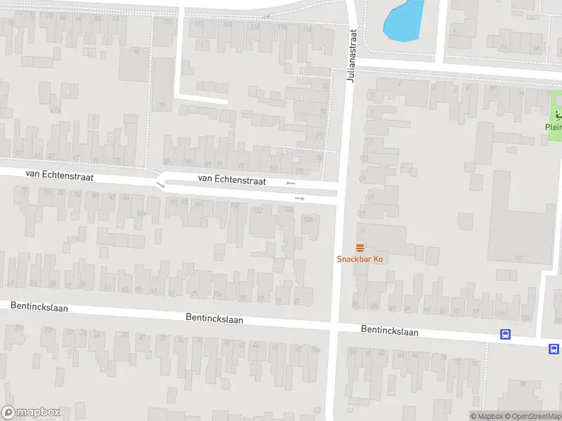 Brandweer met gepaste spoed naar de Jan Dekkerstraat in Hoogeveen vanwege een buitenbrand