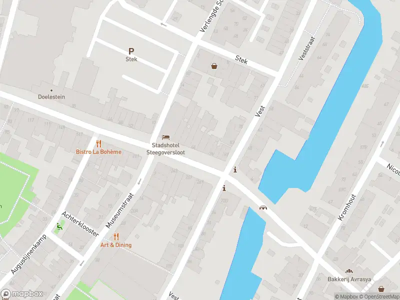 Ambulance met grote spoed naar de Steegoversloot in Dordrecht