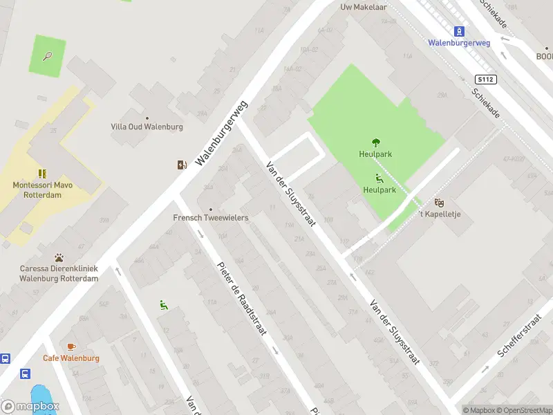 Ambulance met grote spoed naar de Van der Sluysstraat in Rotterdam