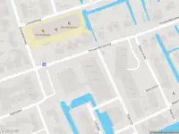 Ambulance met grote spoed naar de Prinses Marijkeweg in Ameide