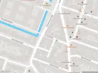 Ambulance met grote spoed naar de Vroomstraat in Haarlem