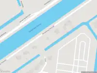 Ambulance met gepaste spoed naar de Kanaalweg Oostzijde in Hellevoetsluis