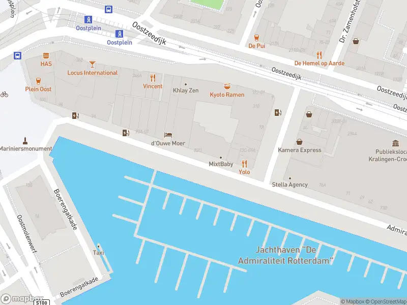 Ambulance met gepaste spoed naar de Admiraliteitskade in Rotterdam