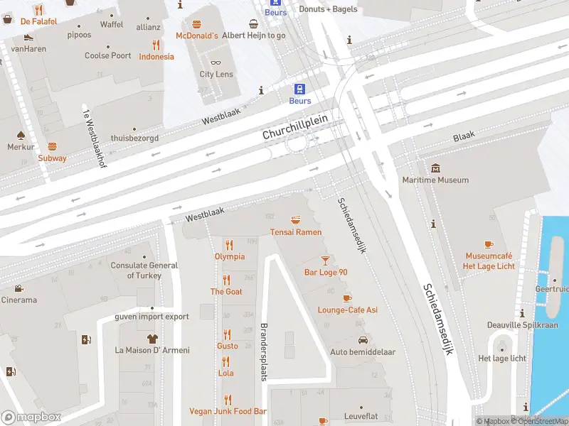 Ambulance met gepaste spoed naar de Churchillplein in Rotterdam