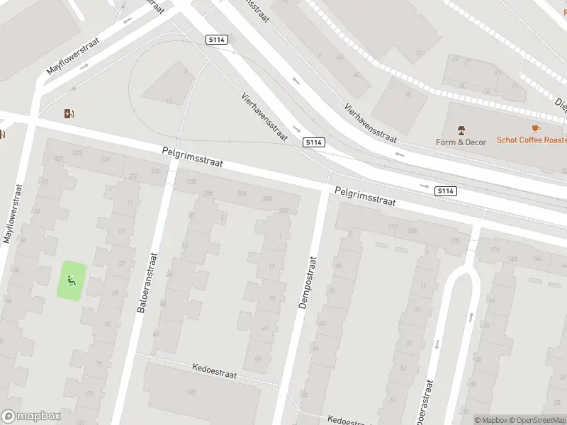 Ambulance met grote spoed naar de Pelgrimsstraat in Rotterdam