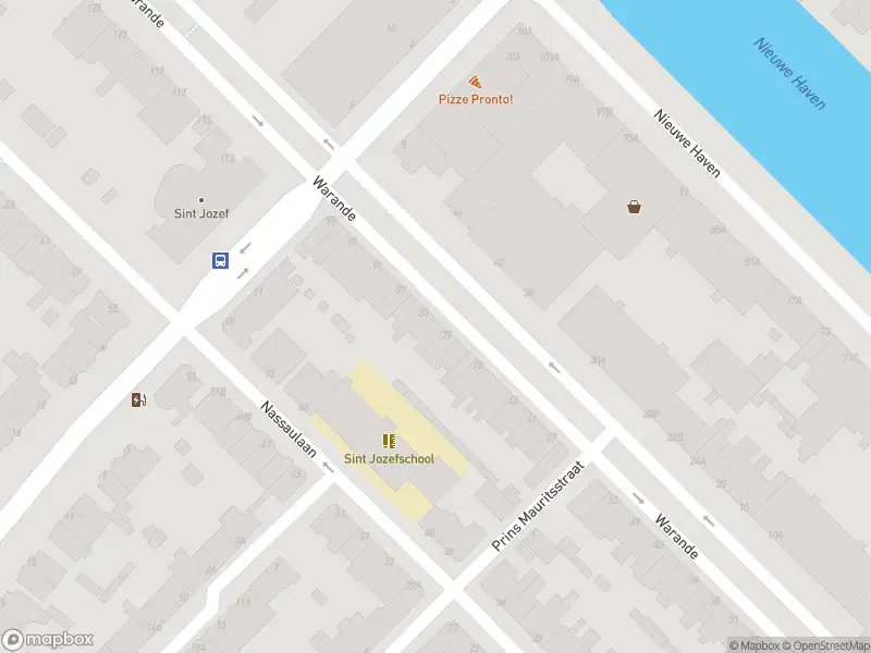 Ambulance met grote spoed naar de Warande in Schiedam