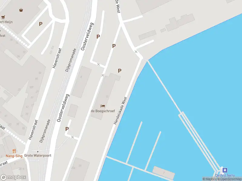 Brandweer met grote spoed naar de Handelskade West in Delfzijl vanwege personen te water