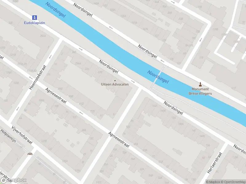 Ambulance met grote spoed naar de Noordsingel in Rotterdam