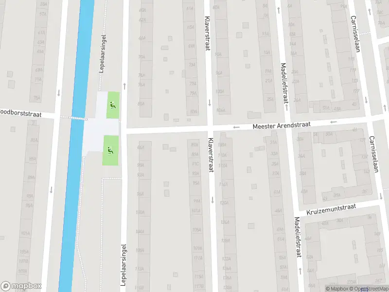 Ambulance met grote spoed naar de Klaverstraat in Rotterdam