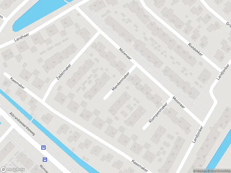 Ambulance met grote spoed naar de Mandenmaker in Poortugaal