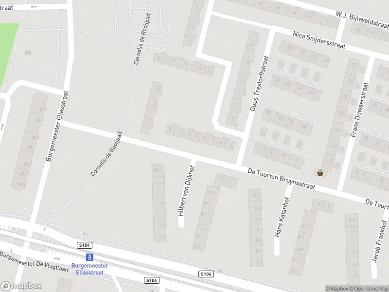 Ambulance met grote spoed naar de Burgemeester Fockstraat in Amsterdam