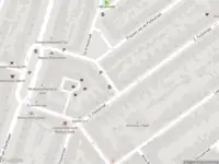 Ambulance met grote spoed naar de Van Hallstraat in Delft