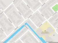 Ambulance met grote spoed naar de Sluisweid in Velserbroek