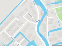 Ambulance met grote spoed naar de Julianaplein in Vlist