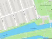 Brandweer met gepaste spoed naar de Elckerlijcstraat in Amsterdam