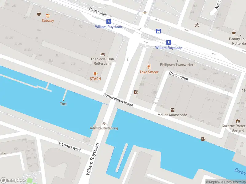 Ambulance met grote spoed naar de Willem Ruyslaan in Rotterdam