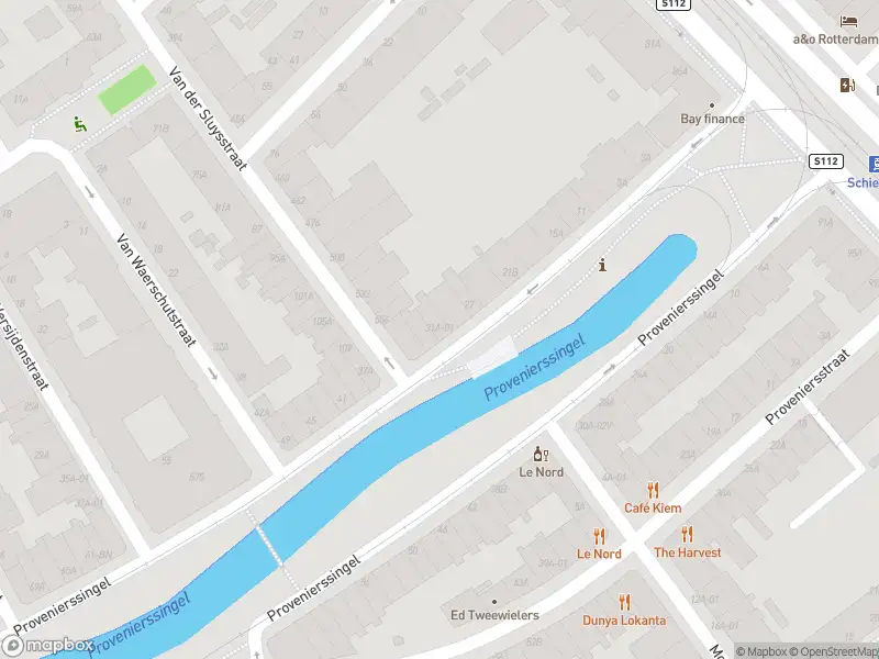 Ambulance met gepaste spoed naar de Provenierssingel in Rotterdam