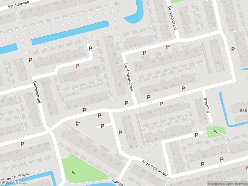 Ambulance met gepaste spoed naar de De Mirandastraat in Delft