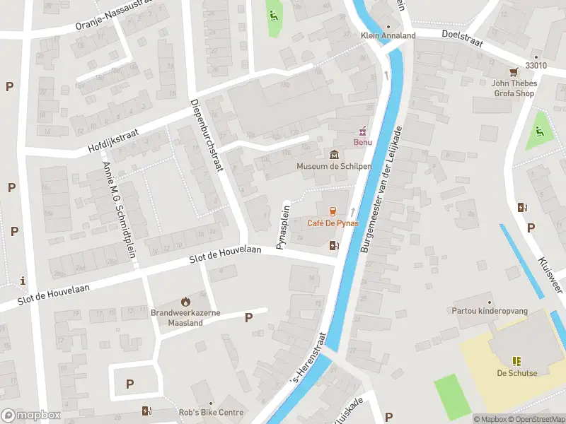 Ambulance met grote spoed naar de Pynasplein in Maasland