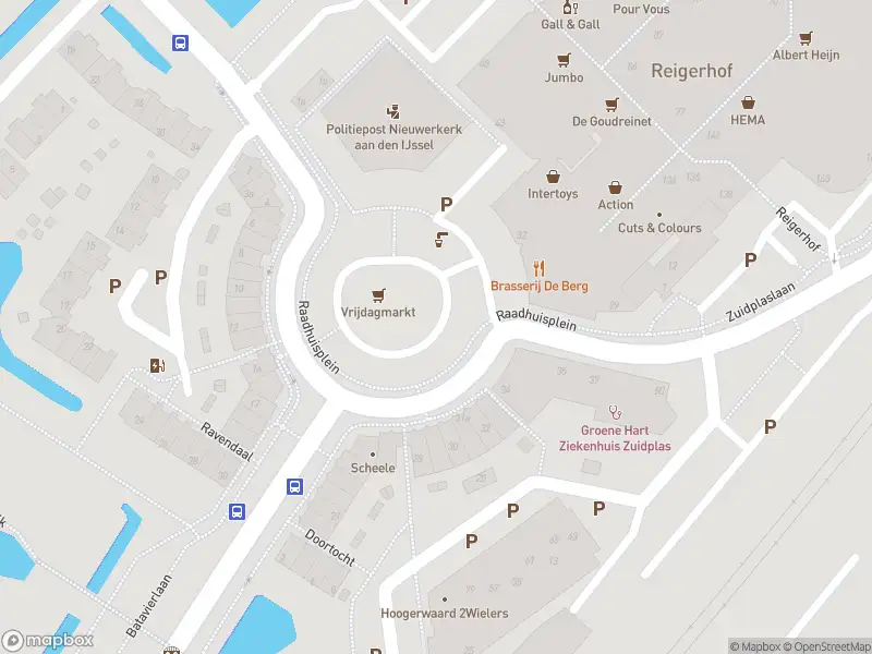 Ambulance met gepaste spoed naar de Raadhuisplein in Nieuwerkerk aan den IJssel