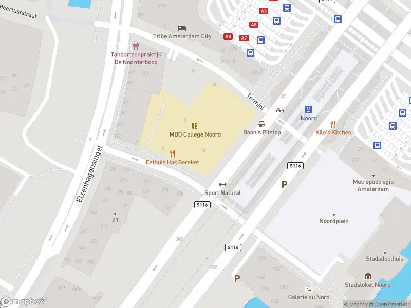 Ambulance met grote spoed naar de Gare du Nord in Amsterdam