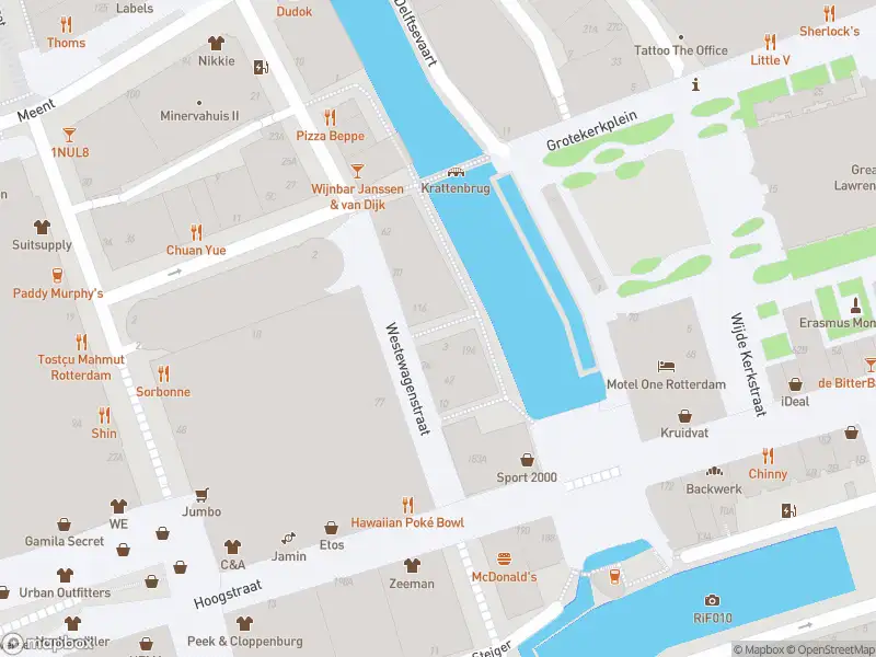 Ambulance met grote spoed naar de Westewagenstraat in Rotterdam