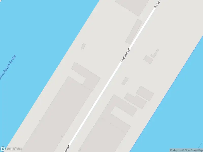 Ambulance met gepaste spoed naar de Radiostraat in Rotterdam