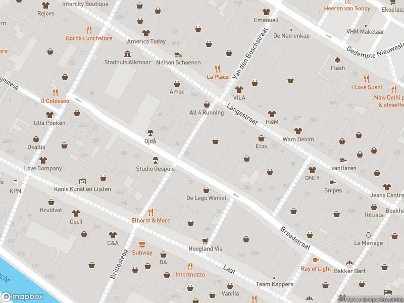 Ambulance met gepaste spoed naar de Langestraat in Alkmaar vanwege een liftopsluiting