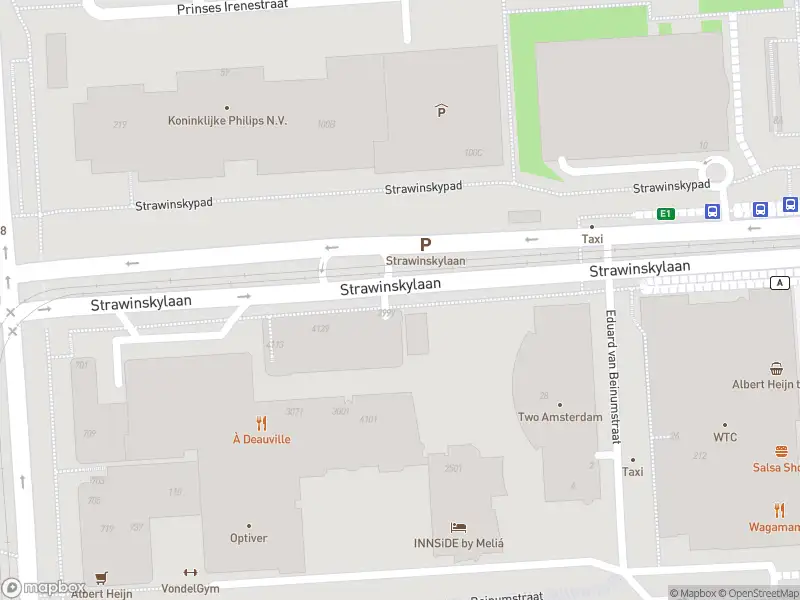 Ambulance met grote spoed naar de Fred. Roeskestraat in Amsterdam