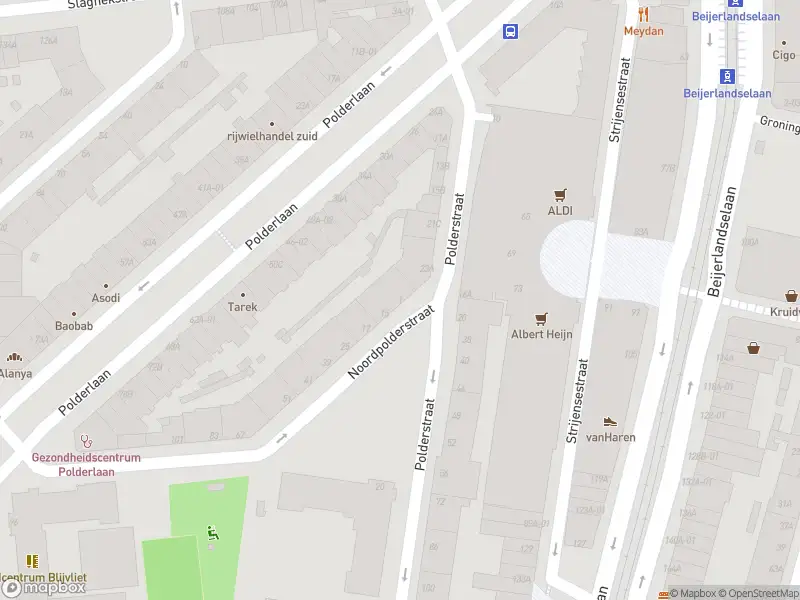 Ambulance met grote spoed naar de Noordpolderstraat in Rotterdam