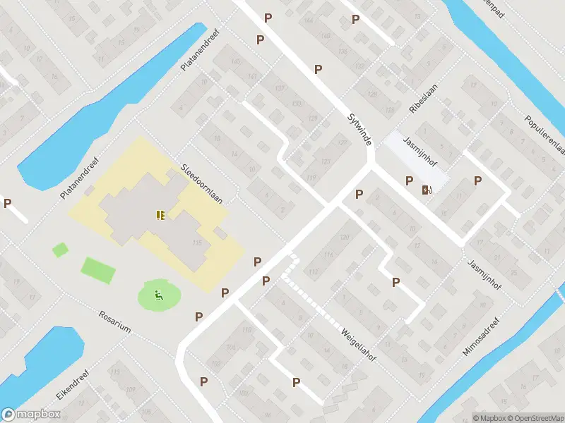 Ambulance met grote spoed naar de Sleedoornlaan in Nootdorp